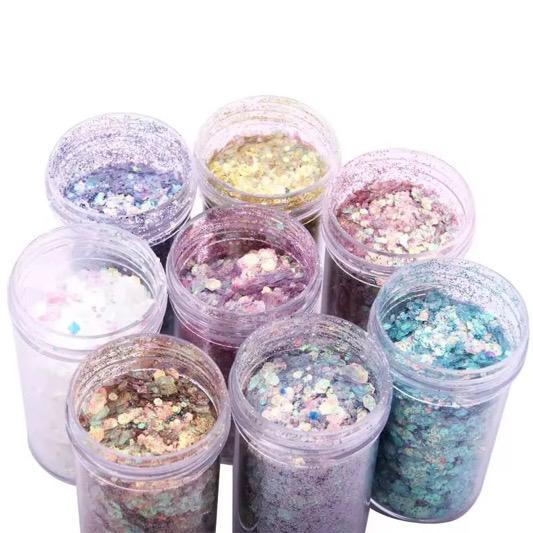 glitters